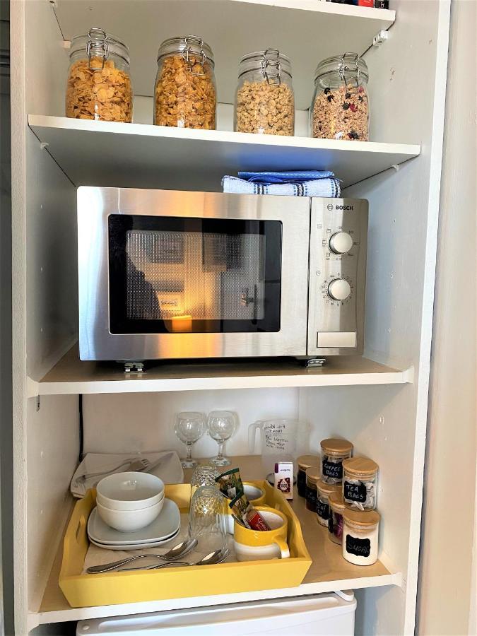 En-Suite Nook Near Forest & Sea, Great Value With Fridge, Microwave And Tv Lymington Esterno foto